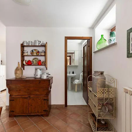 Delightful In Varano With Fireplace Poggio (Marche)