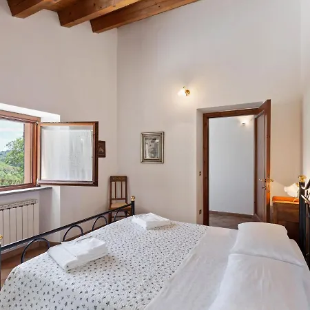 Delightful In Varano With Fireplace