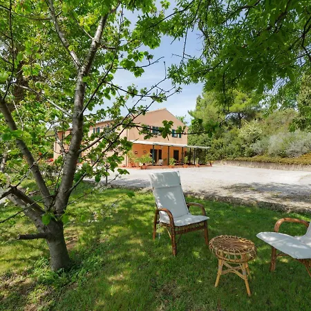 Delightful In Varano With Fireplace Villa *