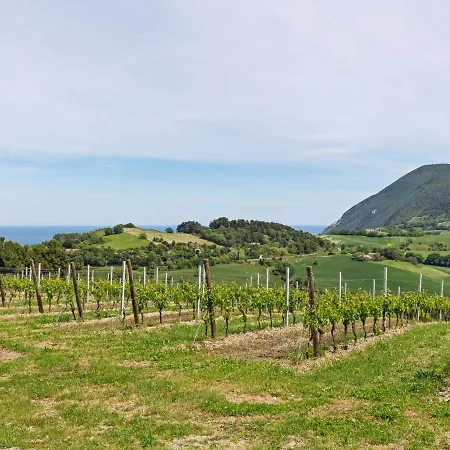 Delightful In Varano With Fireplace Poggio (Marche)