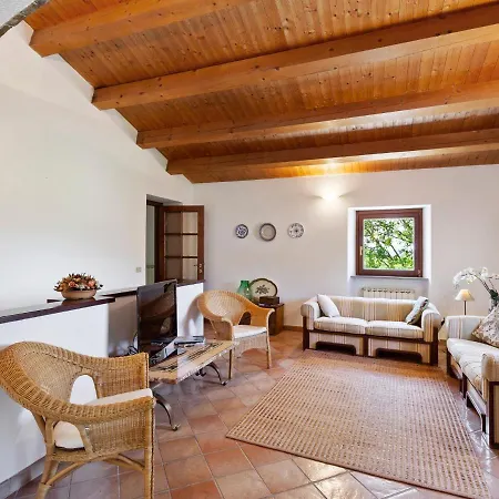 Delightful In Varano With Fireplace Villa