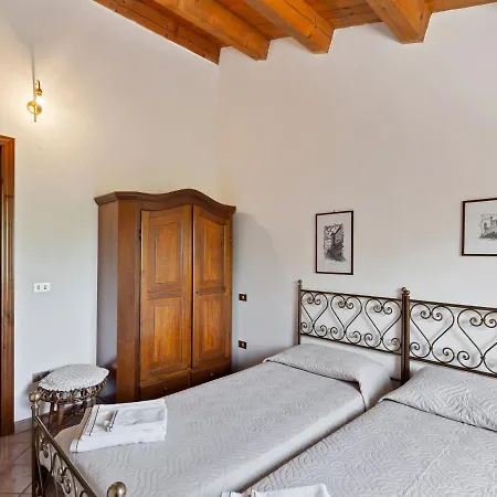 Villa Delightful In Varano With Fireplace