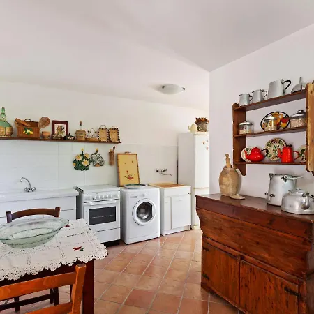 Delightful In Varano With Fireplace * Poggio (Marche)
