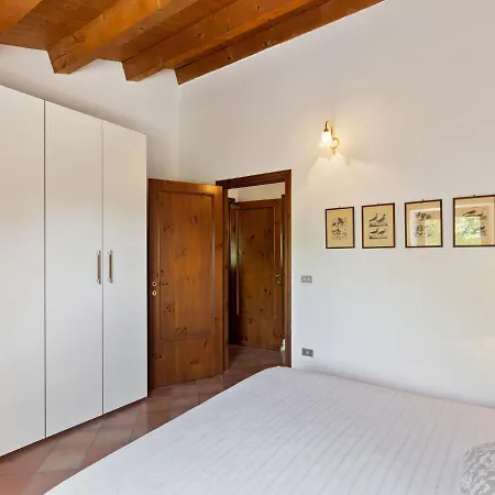 Delightful In Varano With Fireplace Villa