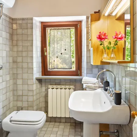 Delightful In Varano With Fireplace Villa