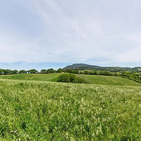 Delightful In Varano With Fireplace Poggio (Marche)