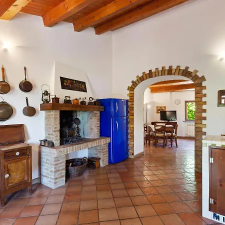 Delightful In Varano With Fireplace Villa