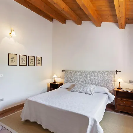 Delightful In Varano With Fireplace Villa